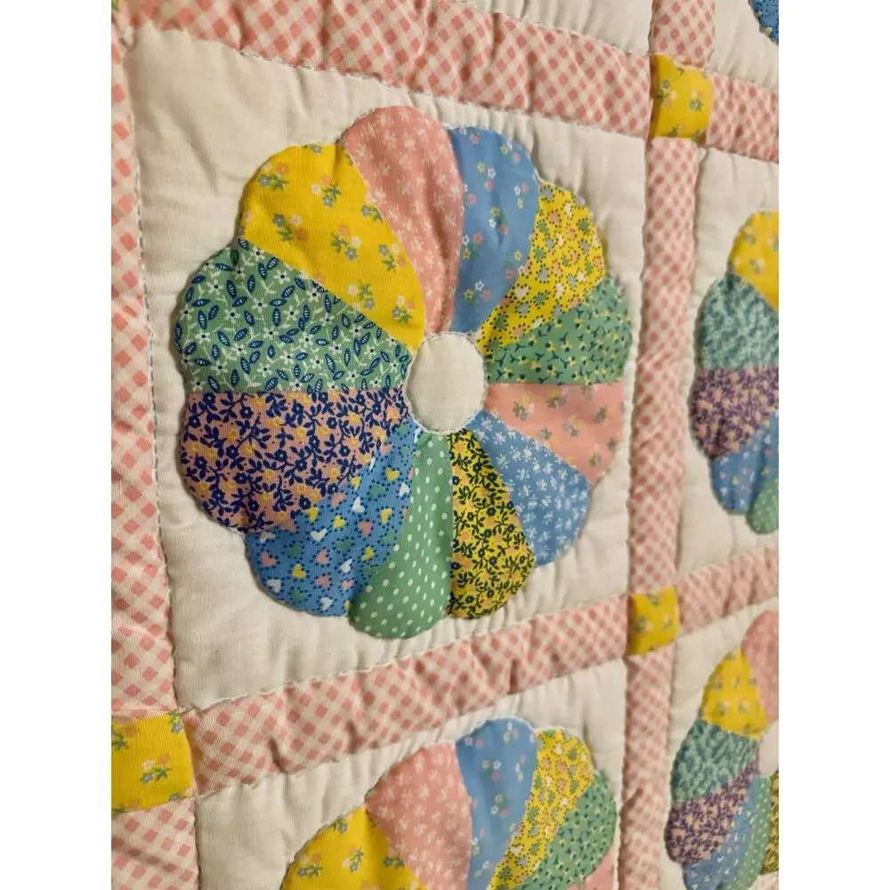 Vintage Handmade Dresden Plate Quilt 94x72 Hand Quilted Pastel Applique